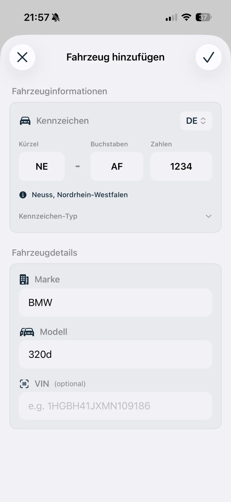 Xevono-Dialog Fahrzeug hinzufügen mit Feldern für Kennzeichen, Marke, Modell und VIN