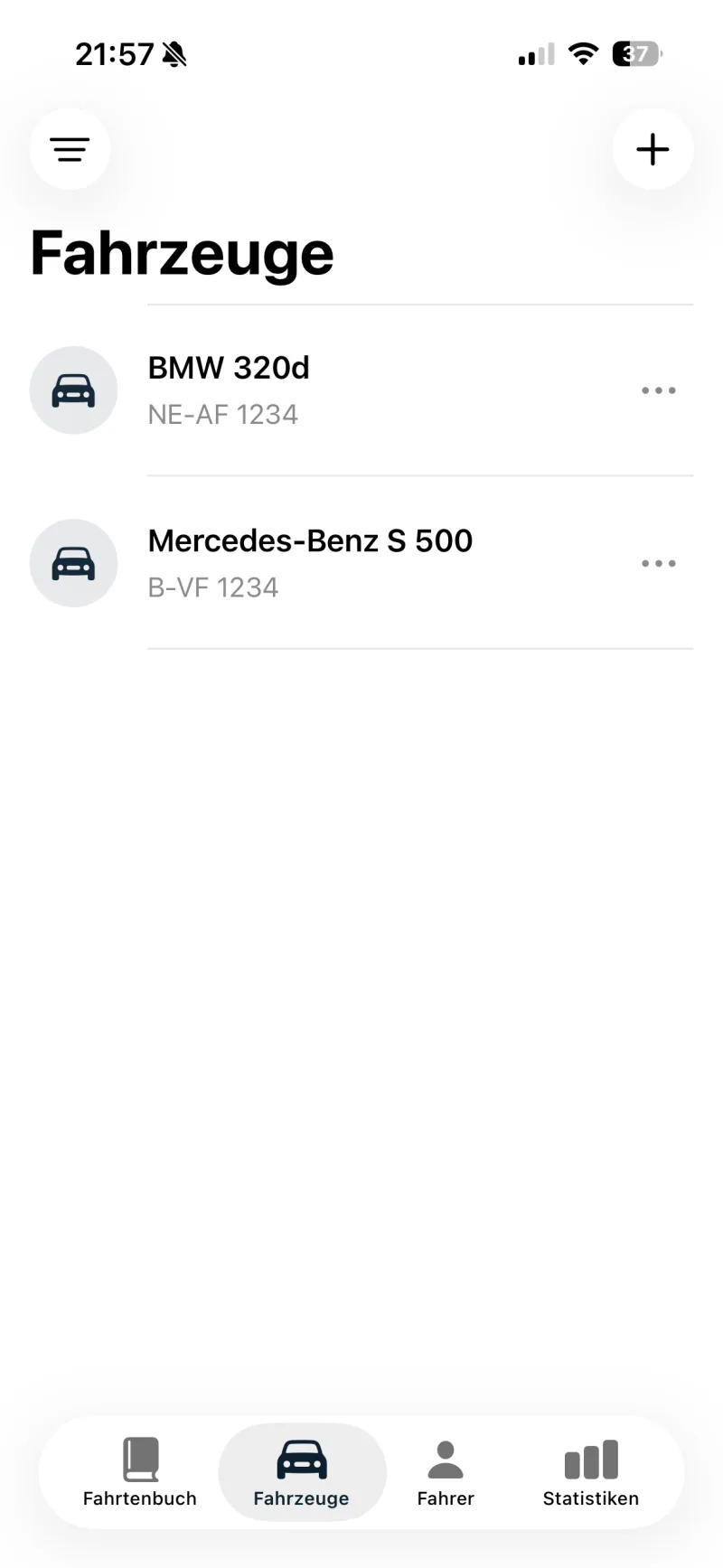 Fahrzeugübersicht in Xevono mit zwei angelegten Fahrzeugen: BMW 320d und Mercedes-Benz S 500